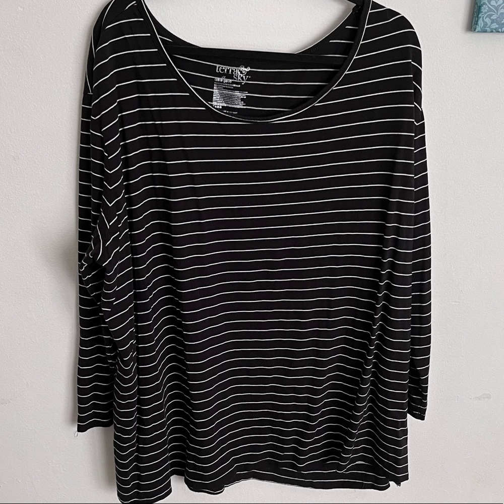Black and white strip long sleeve